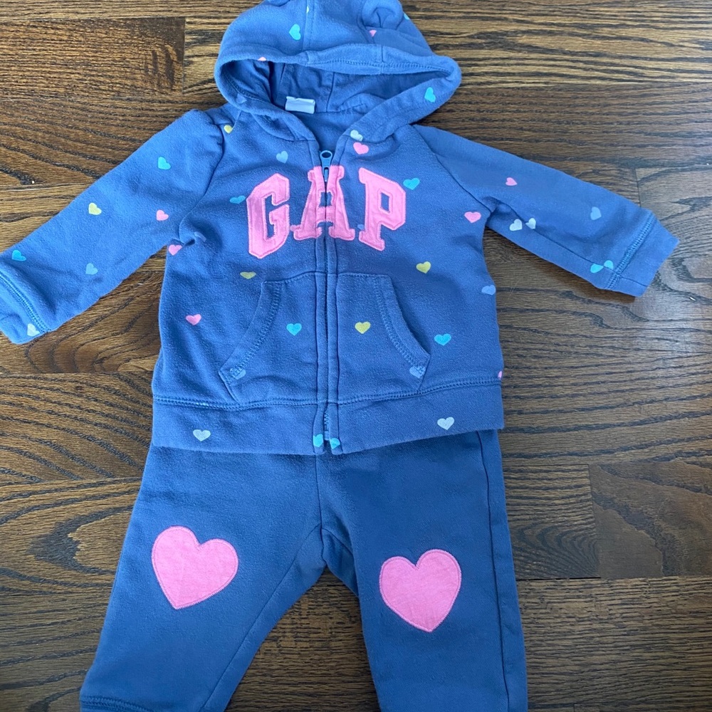 Gap 6-12 Month Heart Sweatsuit